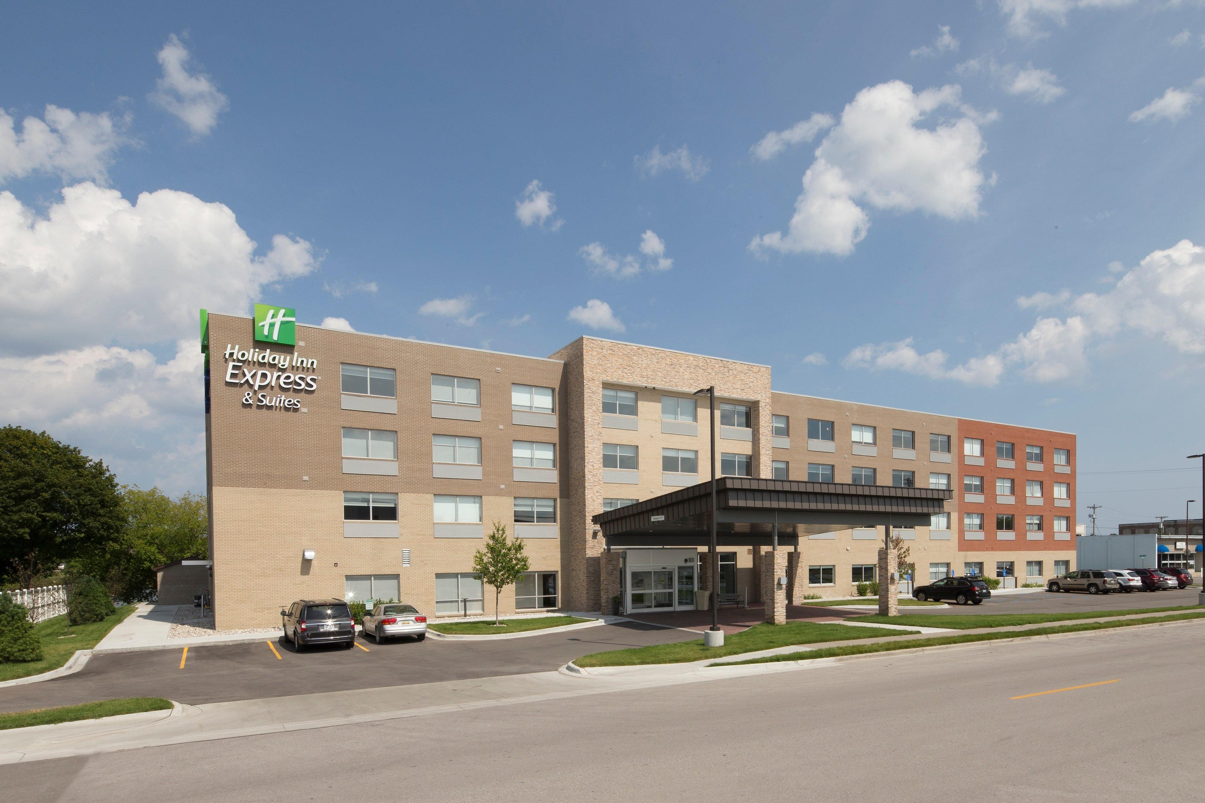 Holiday Inn Express & Suites Alpena - Downtown By Ihg Exterior foto