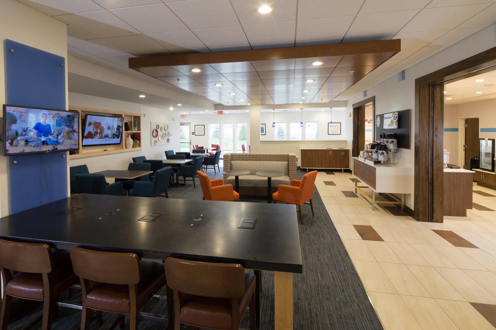 Holiday Inn Express & Suites Alpena - Downtown By Ihg Exterior foto