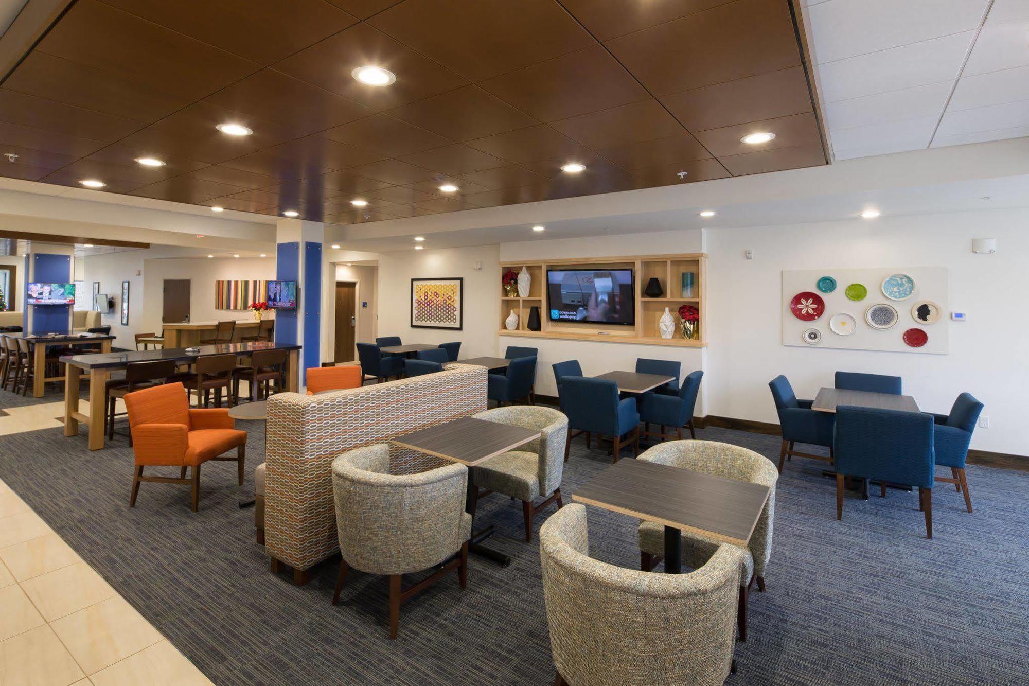 Holiday Inn Express & Suites Alpena - Downtown By Ihg Exterior foto